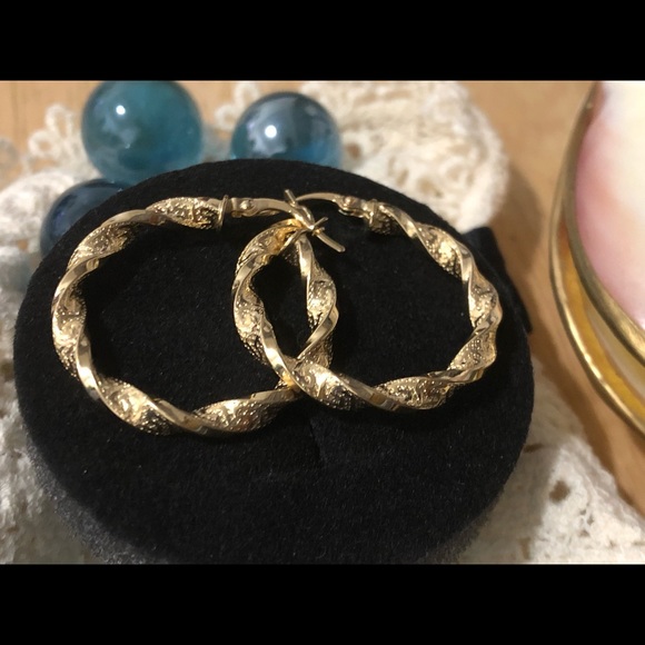 Hoop 18k Gold Earrings - Picture 1 of 5